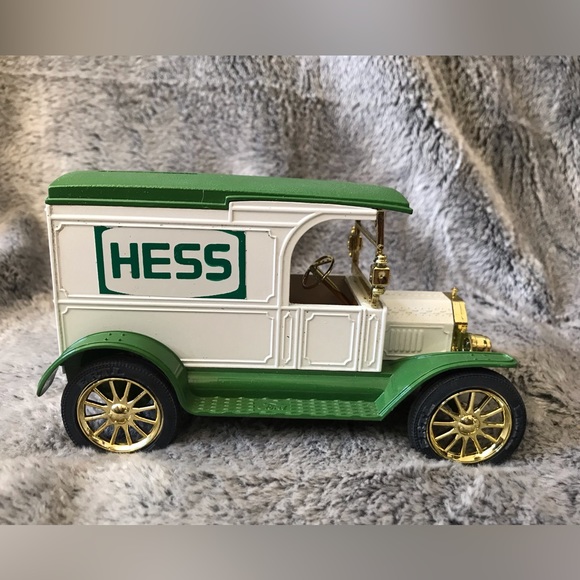 1917 Ford Model T Van: Hess Diecast Bank - Picture 4 of 6